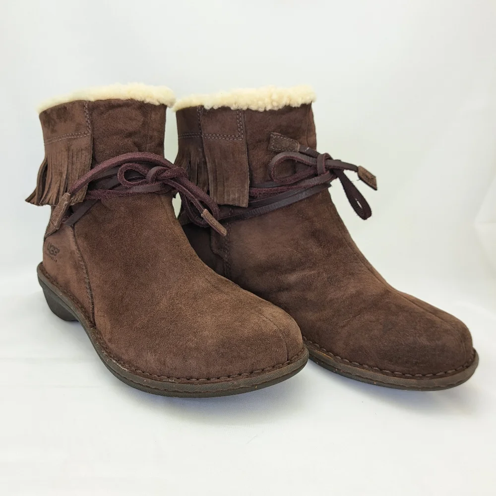 UGG Australia S/N 5749 Women's Suede Brown Leather Sheepskin Ankle Boots 9 - Picture 2 of 16